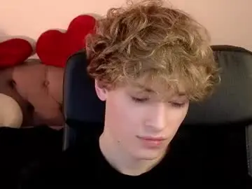 Chaturbate Live Sex Cam of curly_twinkboy