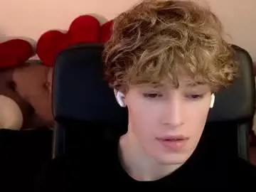Chaturbate Free Porn Cam of curly_twinkboy