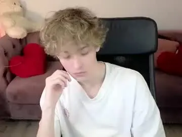 Chaturbate Live Porn of curly_twinkboy