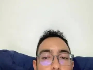 Chaturbate Live Sex Cam of freshmanxxl