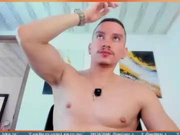 Chaturbate Sex Chat of santiiagox