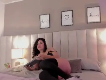Chaturbate Live Porn of kiara_kismet9