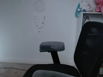 Chaturbate Live Sex Cam of krystalsyxx