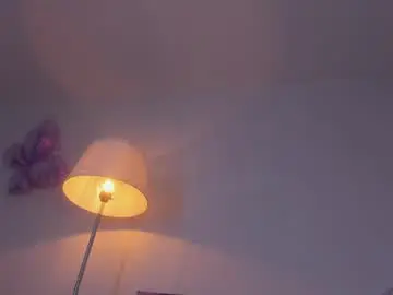 Chaturbate Live Sex Cam of mia_moralez