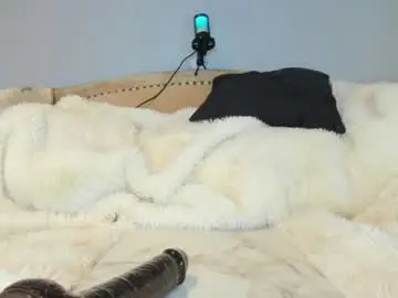 Chaturbate Live Sex Cam of eatmygingersnapps