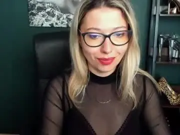 Chaturbate Live Sex Cam of heidi_pleasure