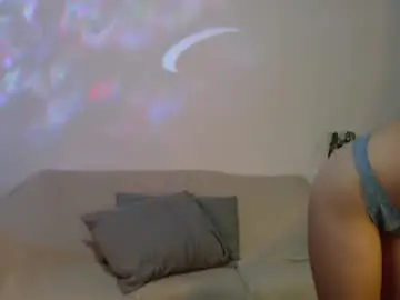 Chaturbate Live Sex Cam of sophia_whispers