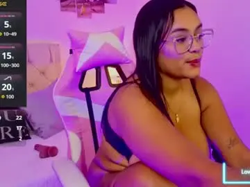 Chaturbate Live Sex Cam of kiaravelvet_