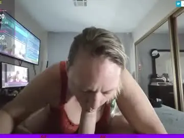 Chaturbate Live Sex Cam of rileylogan