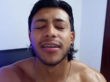 Chaturbate Live Sex Cam of troy_lee1