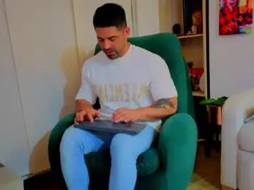 Chaturbate Adult Video Chat of andrewfame
