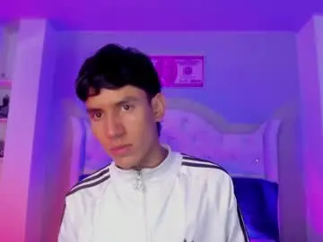 Chaturbate Live Sex Cam of damien_howard