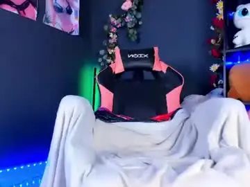 Chaturbate Live Sex Cam of kira_exxe