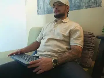 Chaturbate Live Sex Cam of troy_kirk
