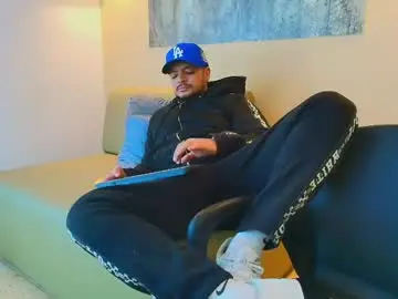 Chaturbate Live Sex Cam of troy_kirk