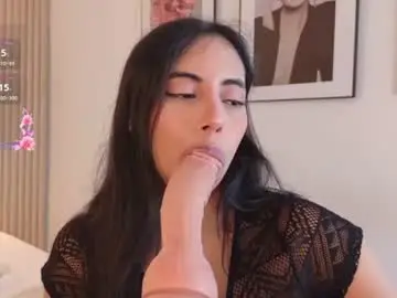 Chaturbate Watch Live Sex Cams of miajones_blowjob