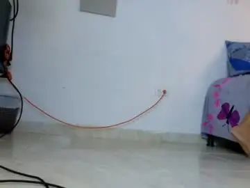 Chaturbate Live Sex Cam of diamond_lucy83