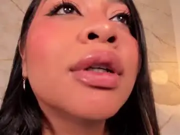Chaturbate Live Sex Cam of luna_gil6