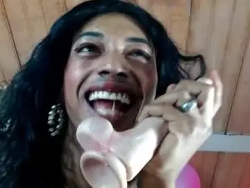 Chaturbate Nude Webcam of maidi_hot