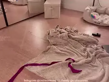 Chaturbate Live Sex Cam of cutieeeeva