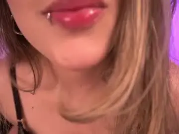 Chaturbate Sex Cam of violetta_swift_