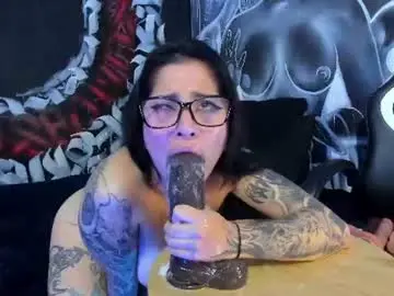 Chaturbate Live Sex Cam of cherry_jenklins87