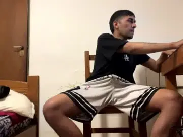 Chaturbate Live Sex Cam of y0ungwithbrowndick