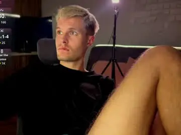 Chaturbate Sex Cam of leonnextdoor