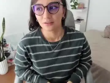 Chaturbate Watch Live Sex Cams of martiiinaa_