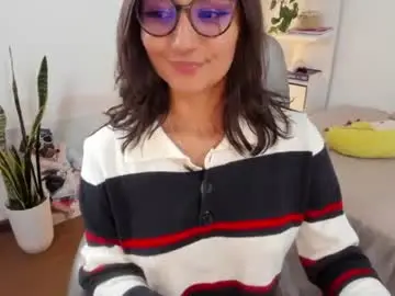 Chaturbate Live Sex Cam of martiiinaa_