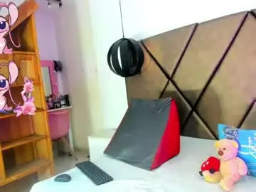 Chaturbate Live Sex Cam of penelopeguzman__