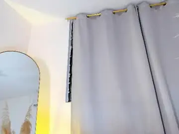 Chaturbate Live Sex Cam of mia_dolls18
