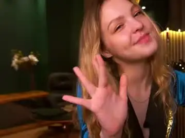 Chaturbate Live Sex Cam of alice_tucci