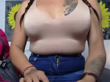 Chaturbate Live Sex Cam of kata_lhella