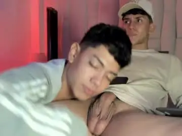 Chaturbate Live Sex Cam of logantwink18