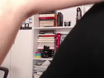 Chaturbate Live Sex Cam of sweet_lil_thing