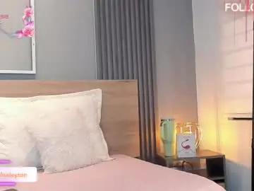 Chaturbate Live Sex Cam of eliseplayboobs