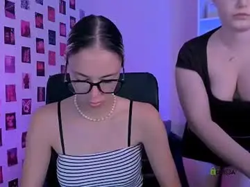 Chaturbate Live Sex Cam of lia_dream_