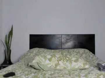 Chaturbate Best live sex cam show of sarahredi