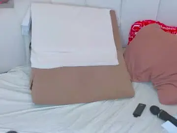 Chaturbate Live Sex Cam of emilytrays