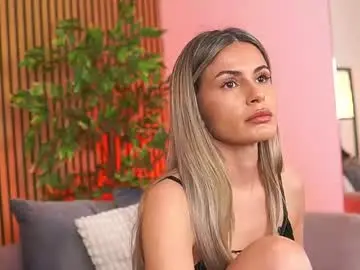 Chaturbate Best live sex cam show of avrillcyrux