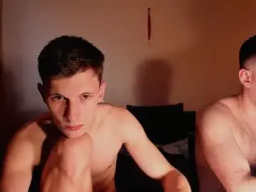 Chaturbate Live Sex Cam of kevin_hornyyy
