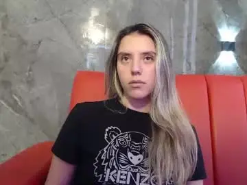 Chaturbate Adult Video Chat of antonella_rose3