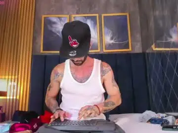 Chaturbate Watch Live Sex Cams of darwin_horny2