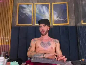 Chaturbate Live Sex of darwin_horny2