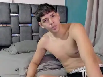 Chaturbate Live Sex Cam of zackmontiel07