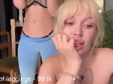 Chaturbate Live Sex Cam of golden_alinee