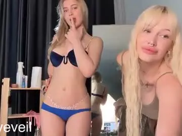 Chaturbate Live Sex Cam of golden_alinee