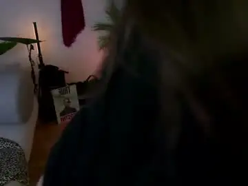 Chaturbate Live Sex Cam of lisa_schiele