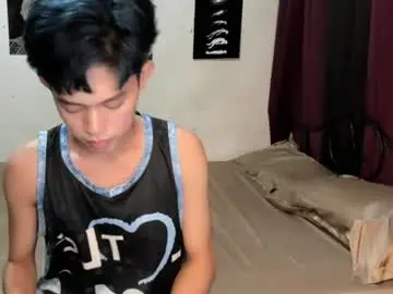 Chaturbate Live Sex Cam of kianhot_twink